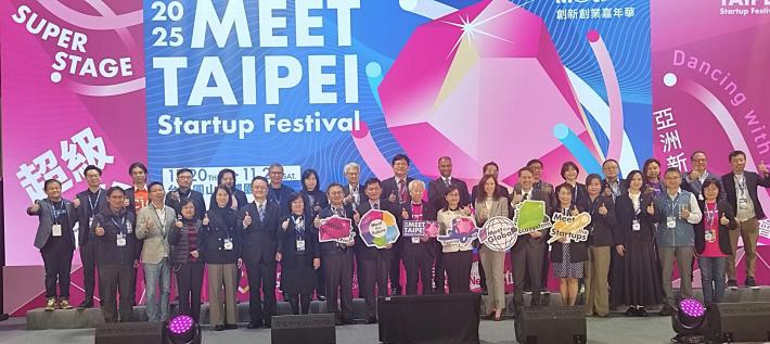 貴賓合影，預祝活動順利圓滿